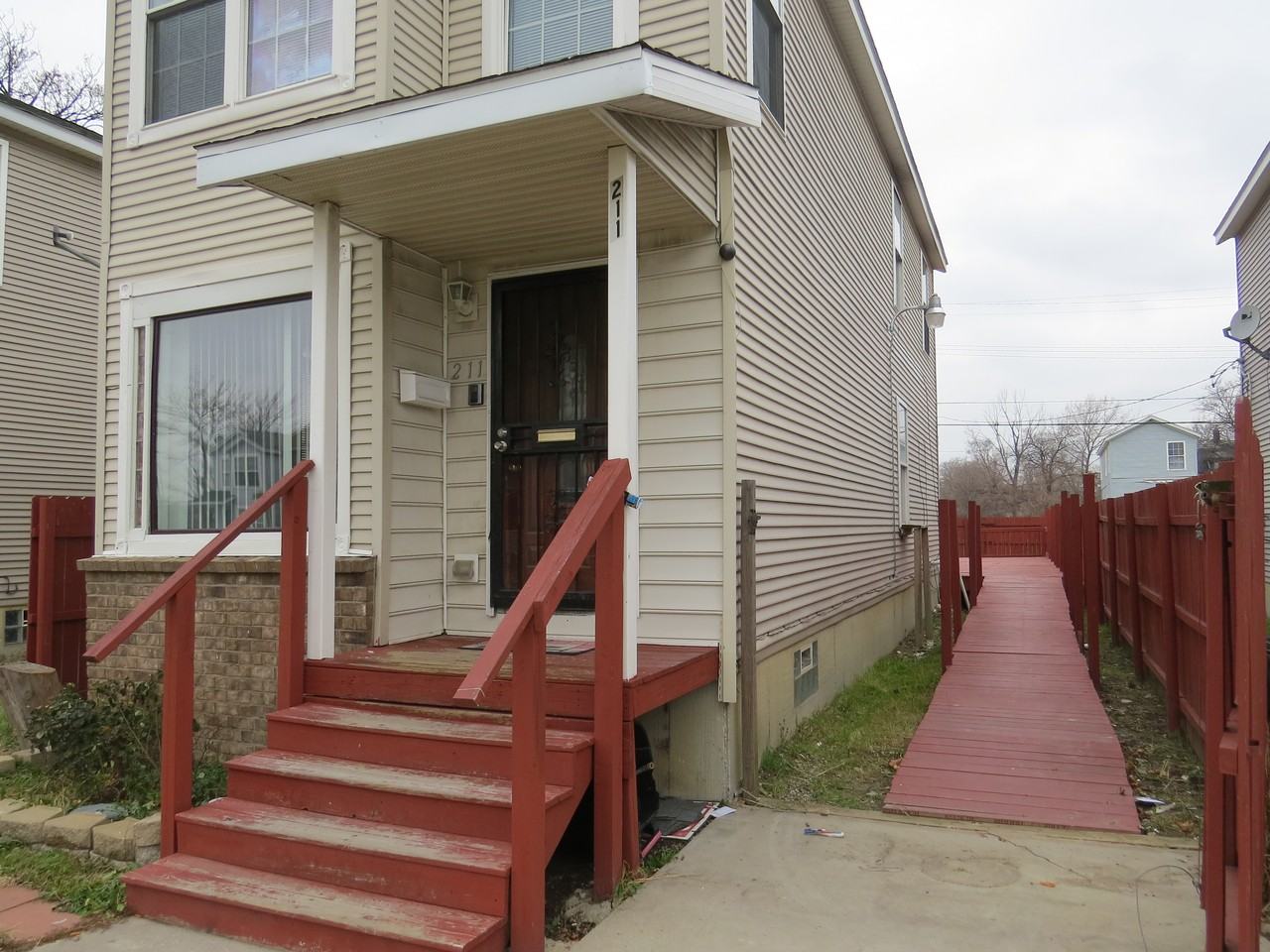 211 Ferris St - Photo 3 of 26