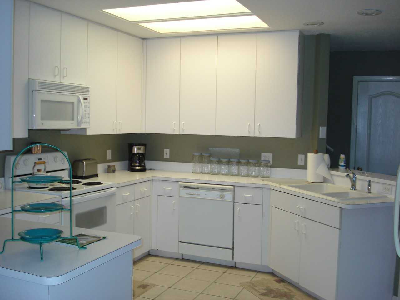 1710 Lullwater Ln - Photo 3 of 23