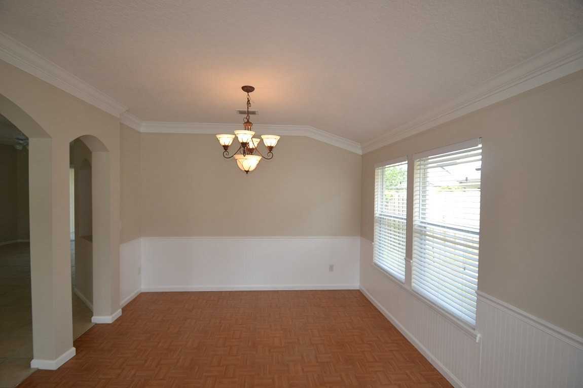 1033 Dunstable Ln - Photo 3 of 13