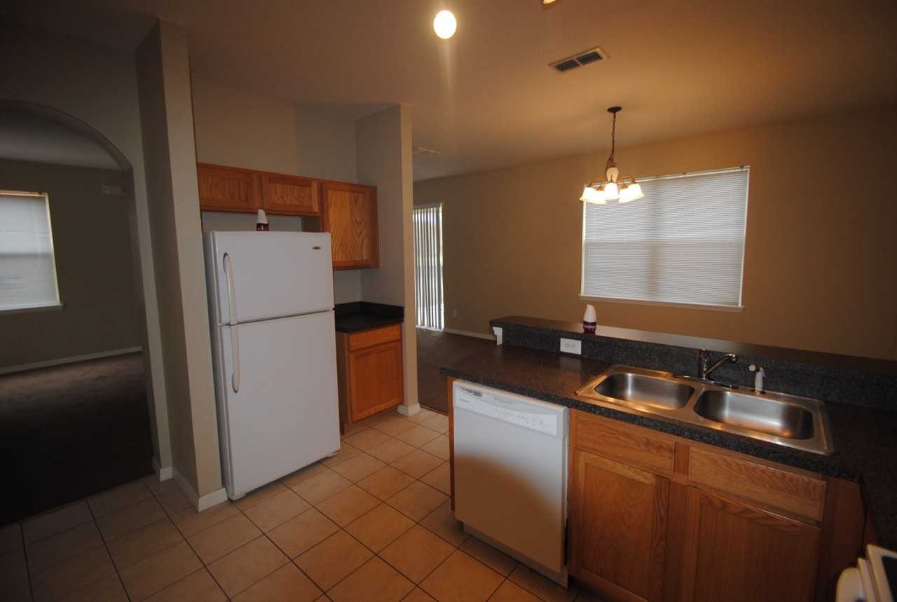 576 Sandy Ridge Dr - Photo 3 of 8