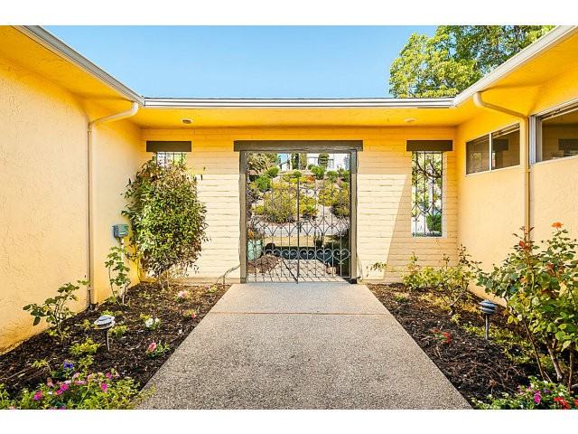 1215 Lakeview Dr - Photo 3 of 21