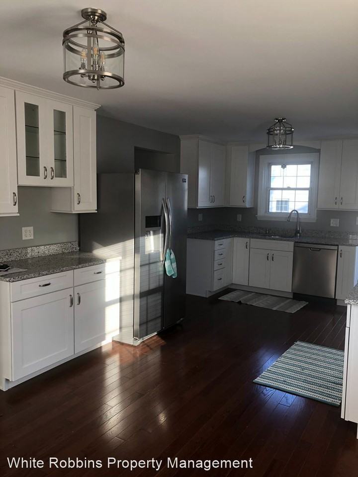 300 Jackson Ave - Photo 3 of 24