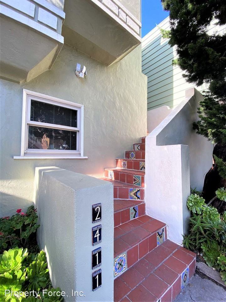 2411 47th Ave - Photo 3 of 20