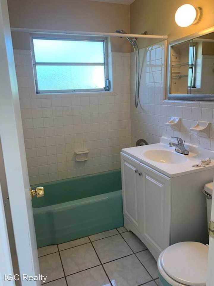 1014 Barclay Dr - Photo 2 of 8
