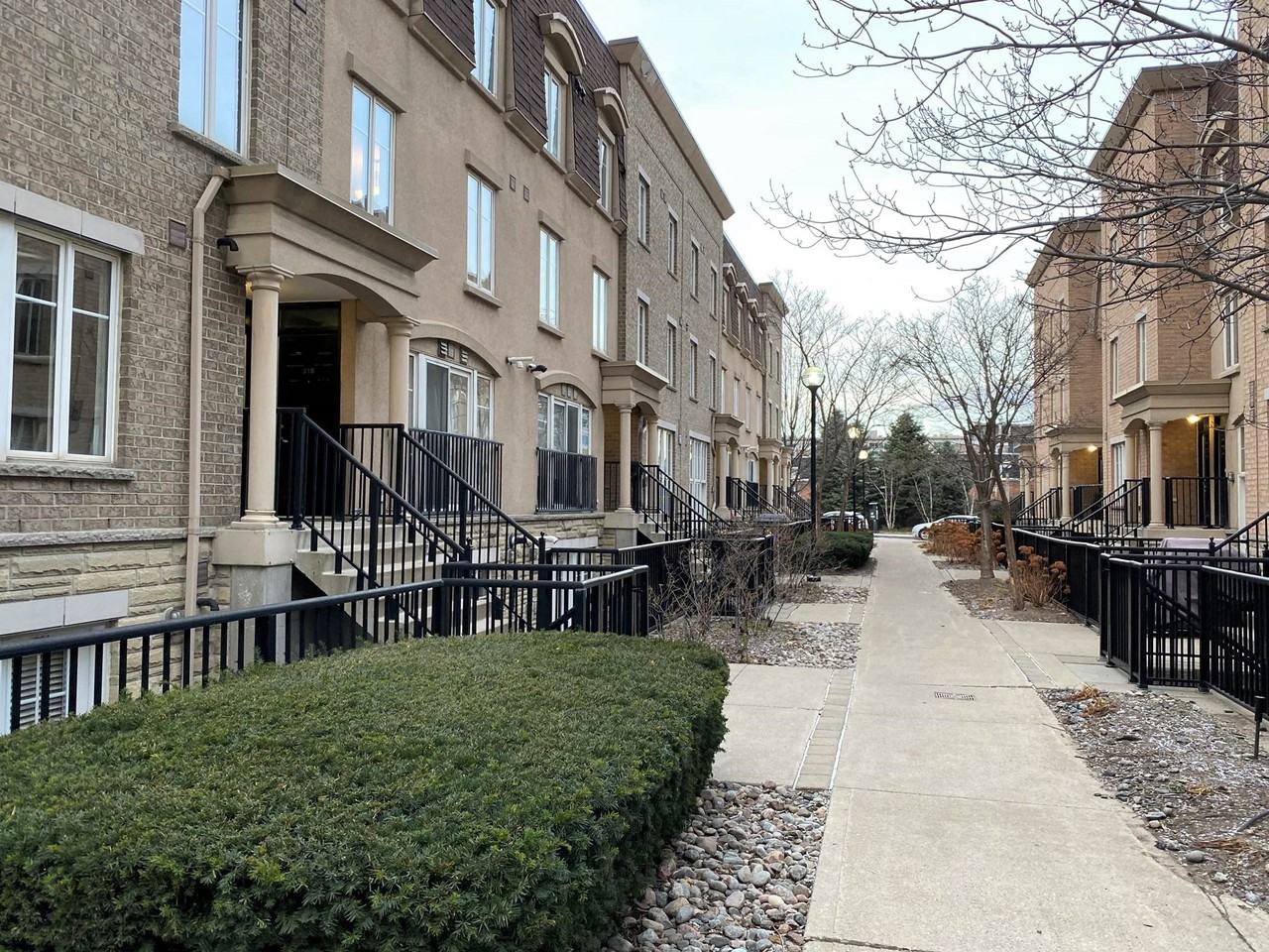 30 Western Battery Rd - Photo 2 of 32