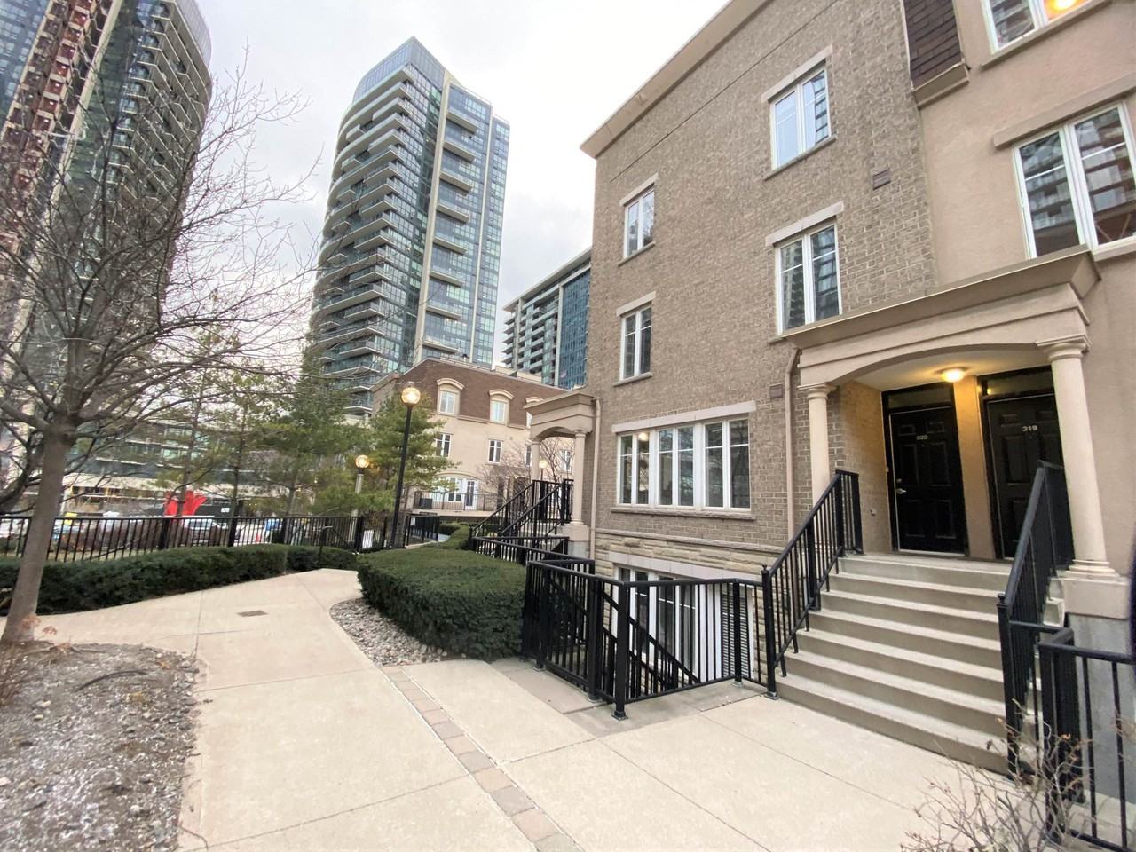 30 Western Battery Rd - Photo 3 of 32