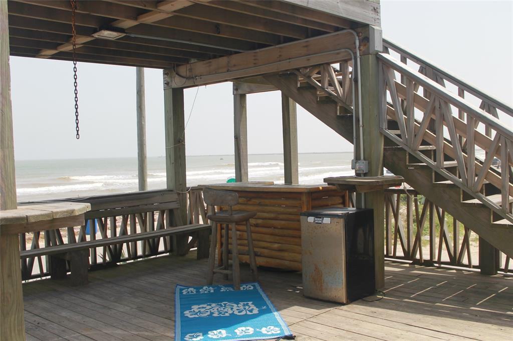 418 Beach Dr - Photo 2 of 27