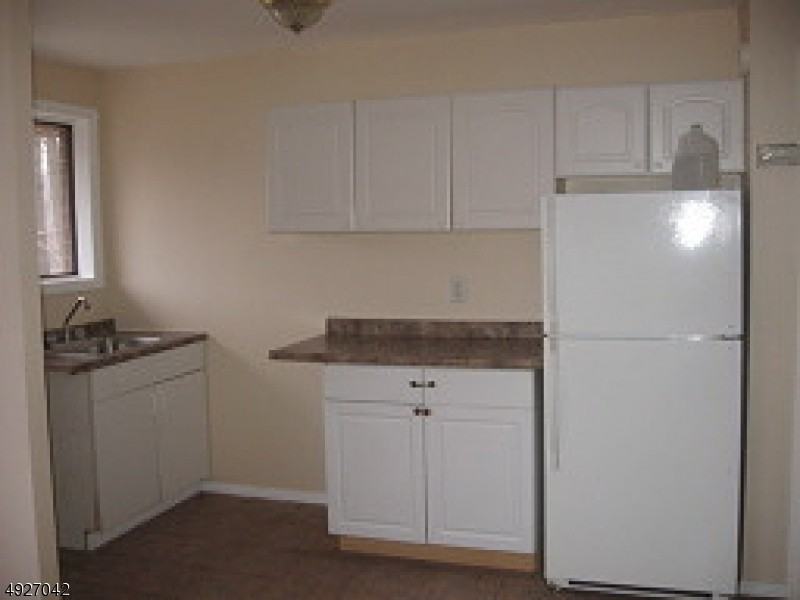 125B Longwood Lake Rd Apt B - Photo 2 of 6