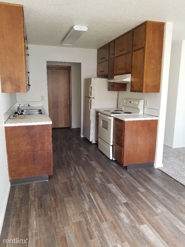 320 30th Ave N - Photo 3 of 7