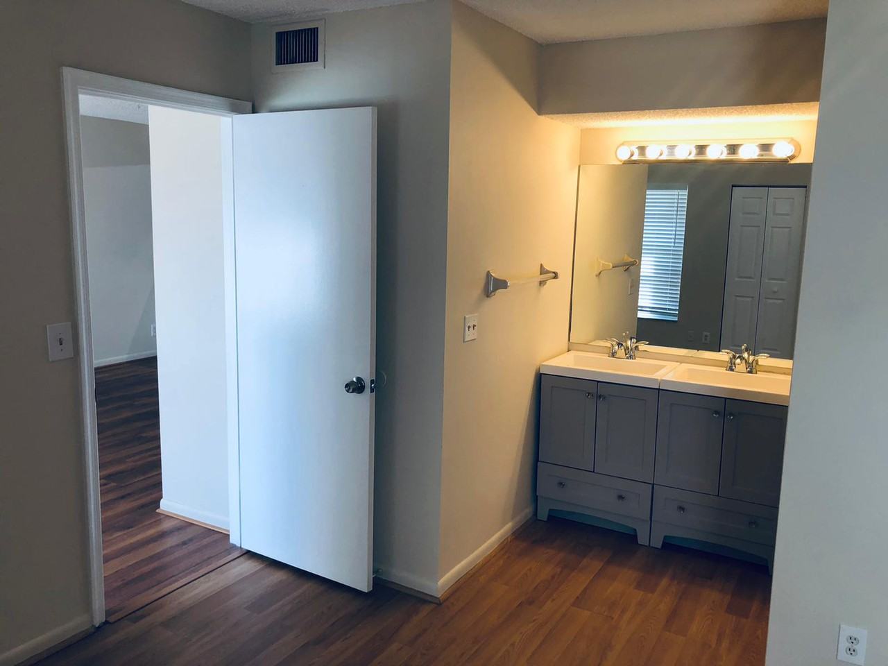 10038 Twin Lakes Dr - Photo 6 of 10