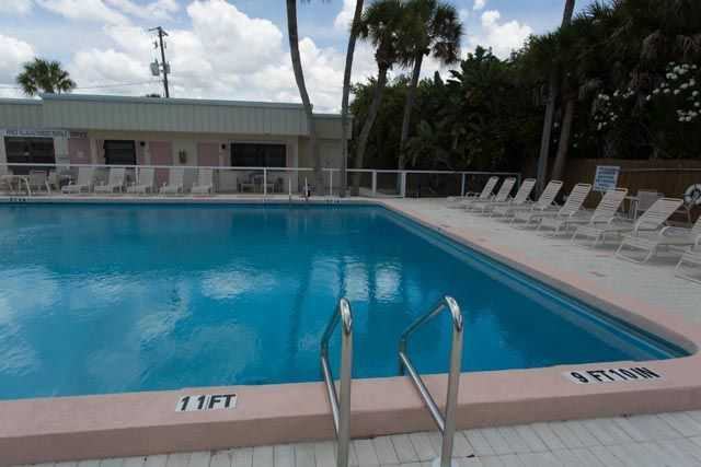 998 Villas Dr - Photo 3 of 10