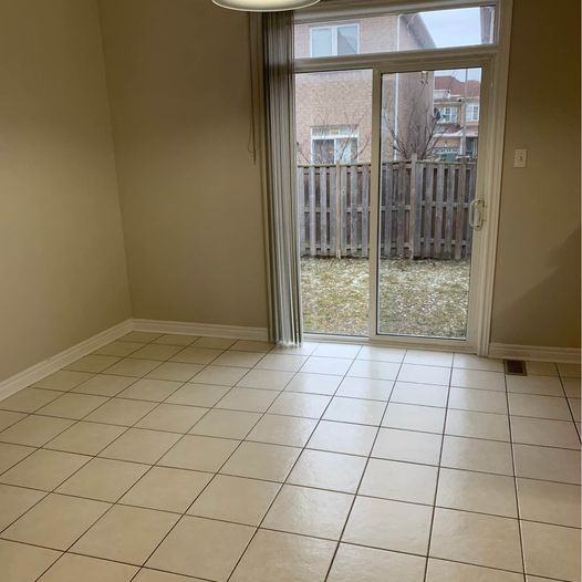 33 Connolly Crescent - Photo 3 of 7