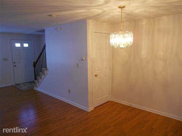 Woodbury Condominiums 2 - Photo 3 of 7