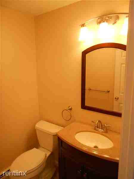 Woodbury Condominiums 2 - Photo 2 of 7