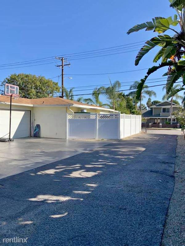 2285 Santa Ana Ave - Photo 2 of 2