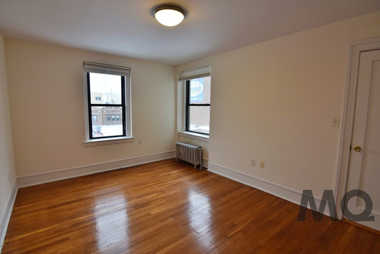 32-15 35th Street #E3 - Photo 3 of 6