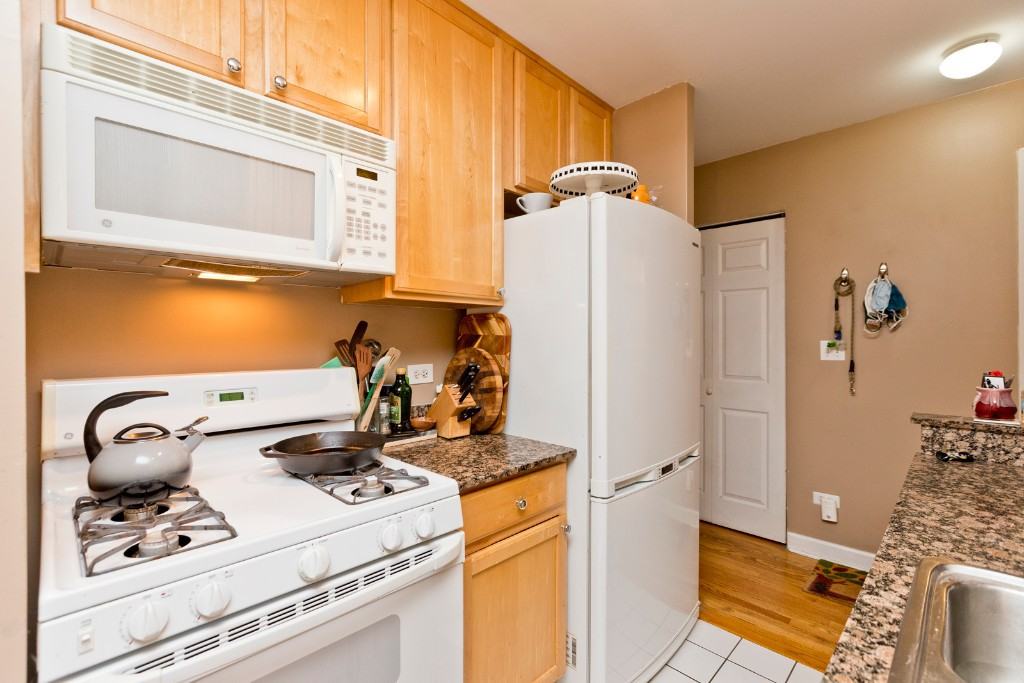 900 W Fullerton Ave - Photo 2 of 11