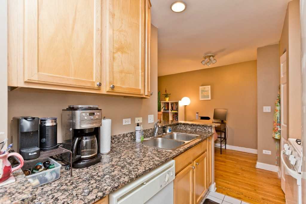 900 W Fullerton Ave - Photo 3 of 11