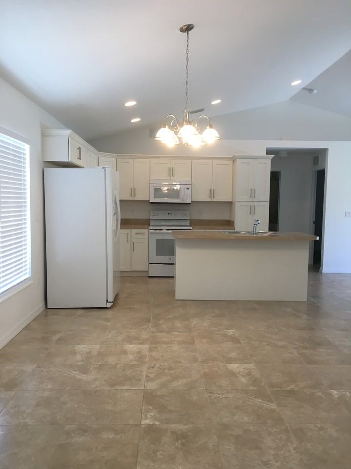 1425 5th Ave - Photo 2 of 13