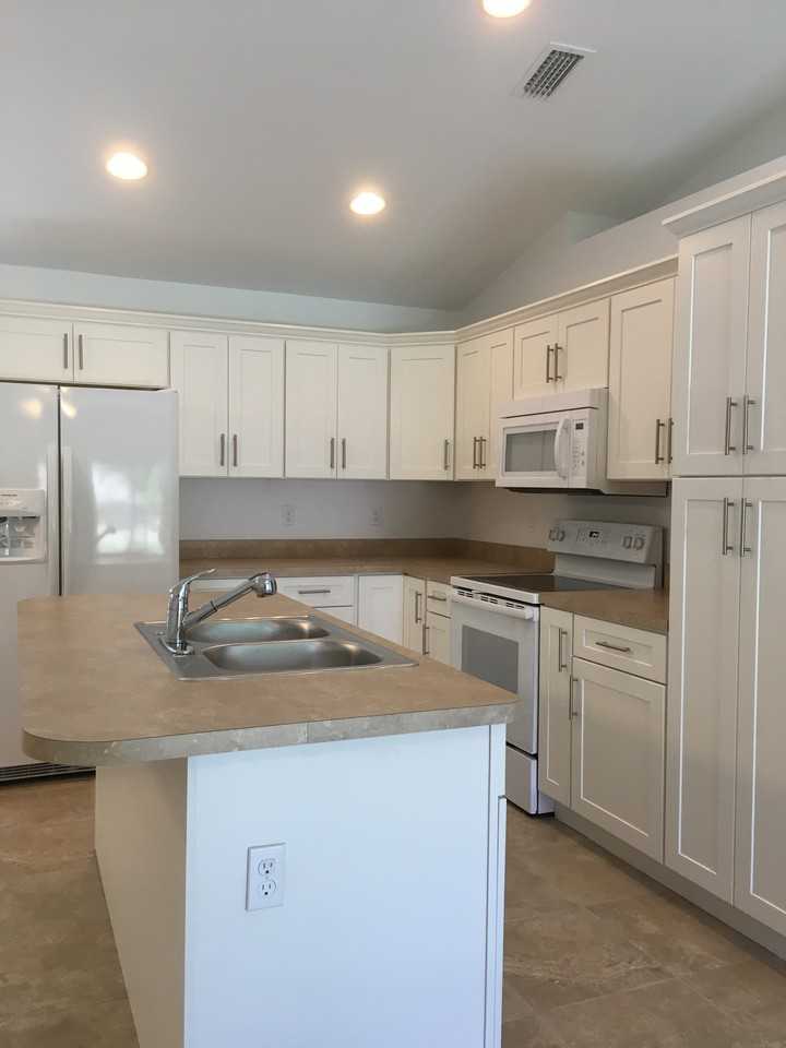 1425 5th Ave - Photo 3 of 13