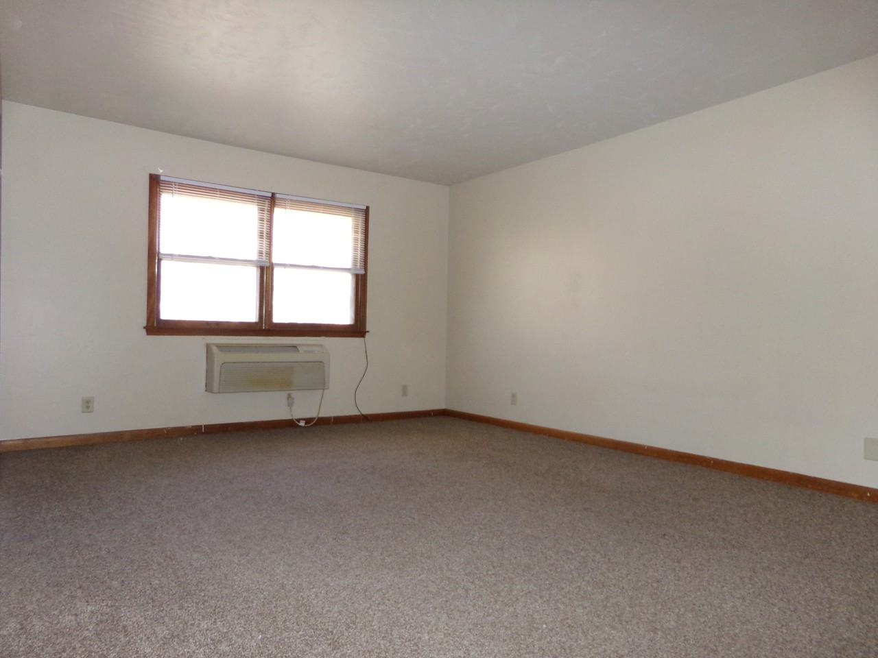 BCR 1329 F Street #6 - Photo 2 of 8