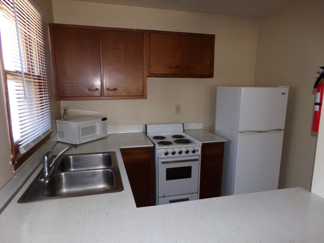 BCR 1329 F Street #6 - Photo 5 of 8