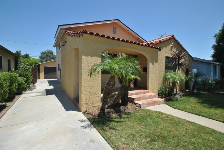 1329 E 55th St - Photo 2 of 7