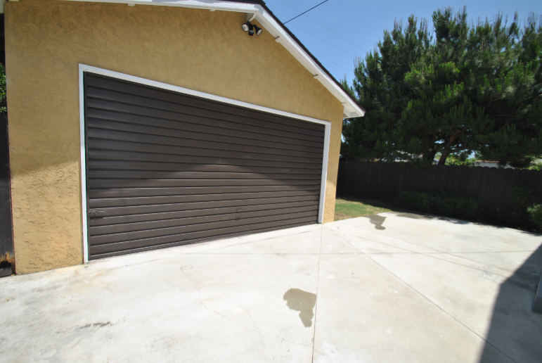 1329 E 55th St - Photo 3 of 7