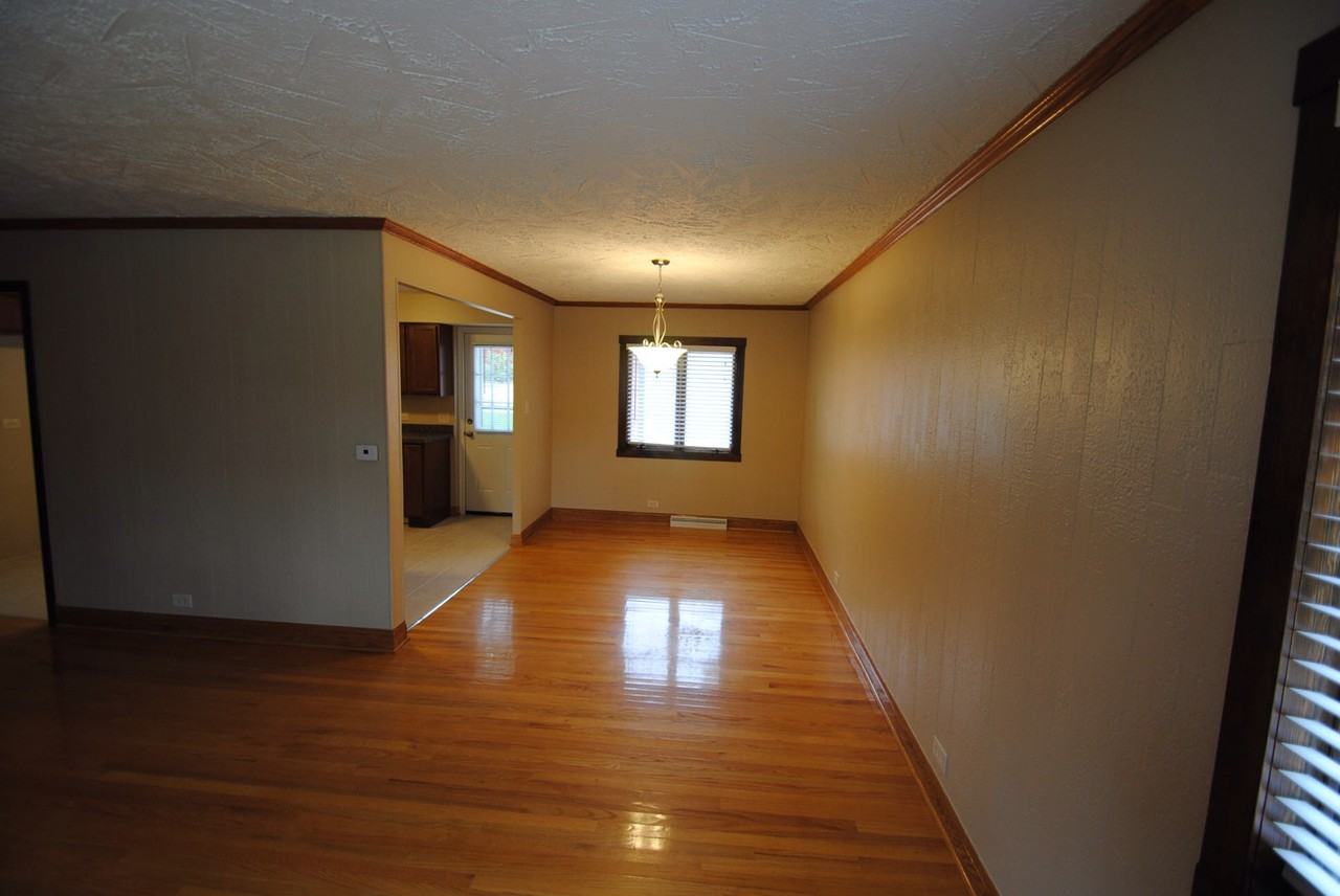 738 Dennis Dr - Photo 3 of 8