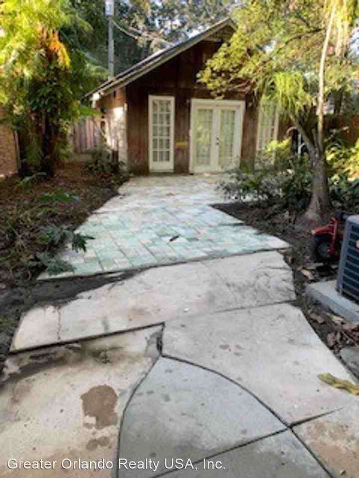 1353 Essex Rd - Photo 3 of 15