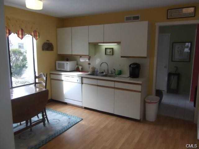 5 Heritage Crest Dr #B - Photo 3 of 11