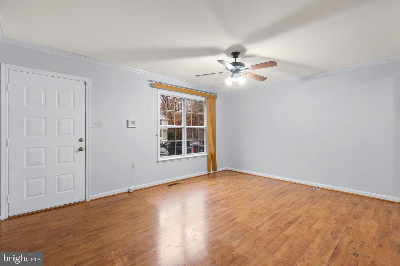 15230 Streamside Ct - Photo 3 of 31