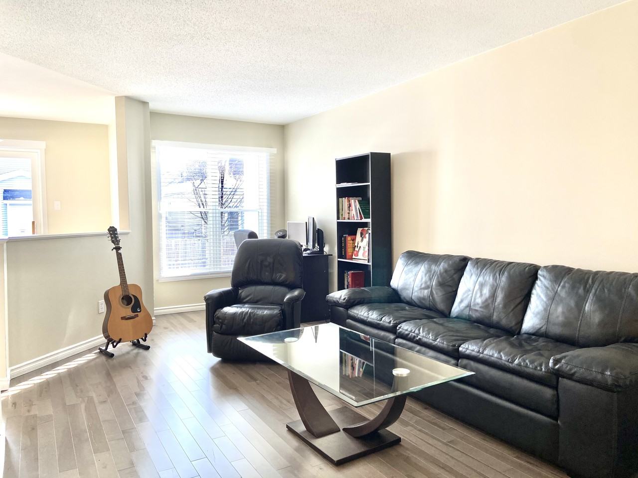 130 Topham Terr - Photo 3 of 12