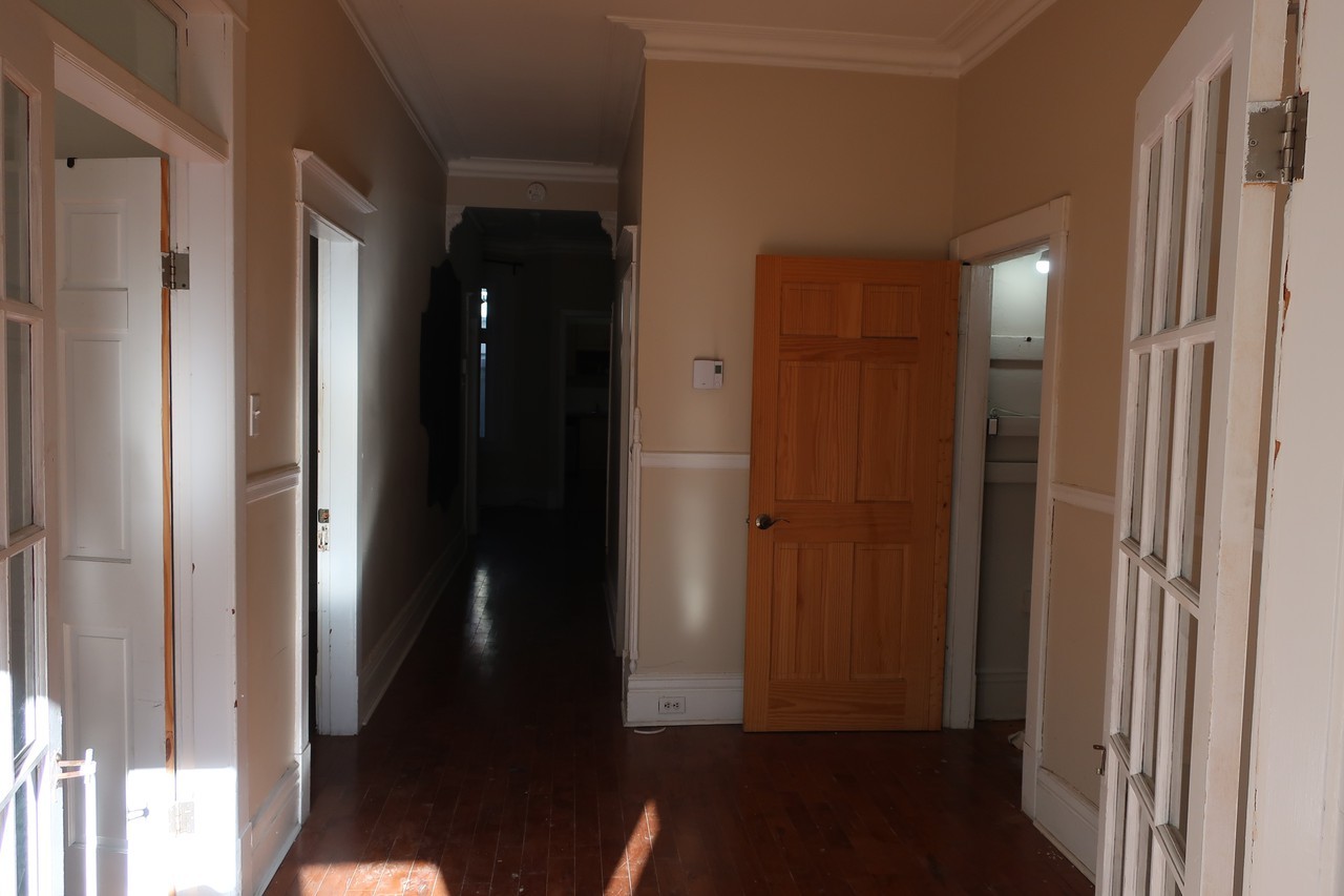 5767 Av De L'Esplanade - Photo 2 of 28