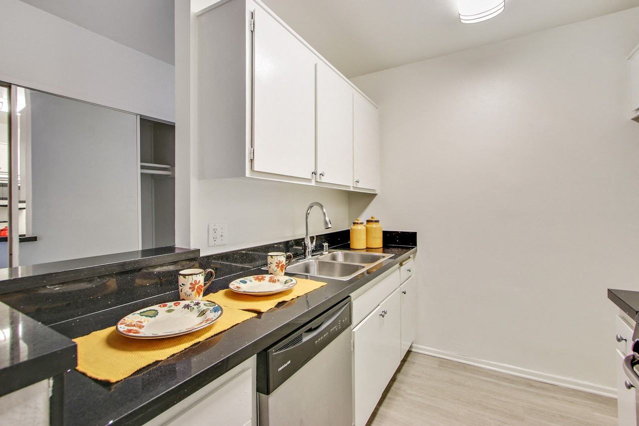 Balboa Court - Photo 5 of 79