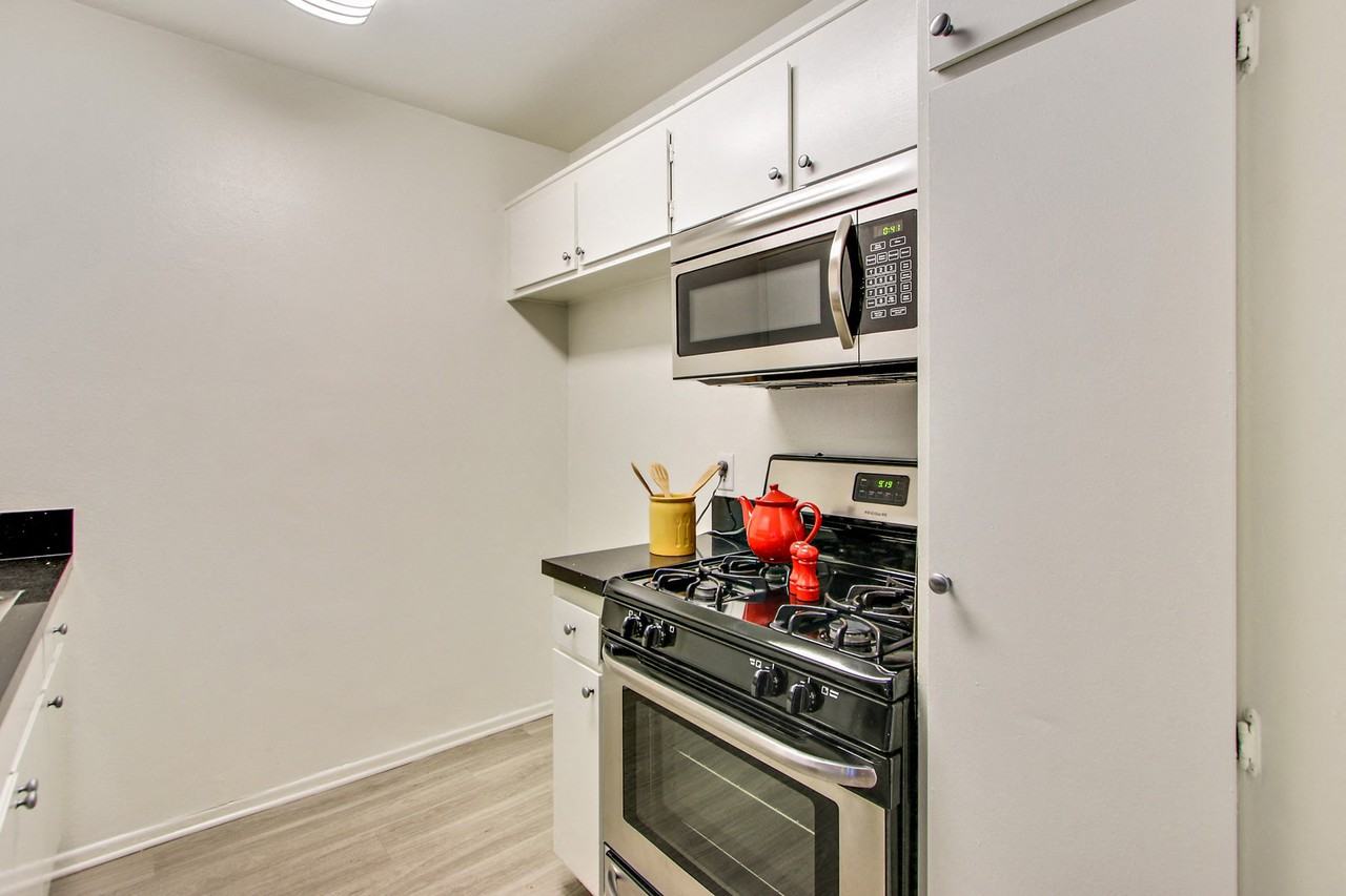 Balboa Court - Photo 6 of 79