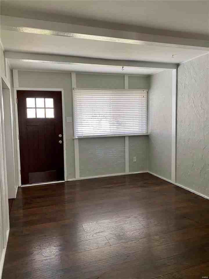 2331 Saint George Ln - Photo 3 of 11