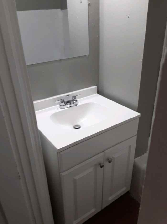 835 N Gladstone Ave - Photo 3 of 6