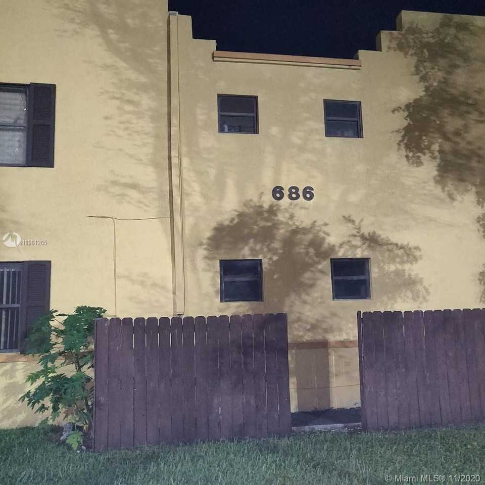 686 Northwest 114th Avenue #101 - Photo 3 of 7