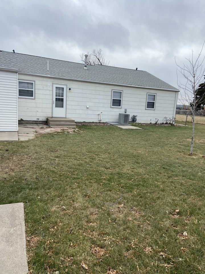 3211 W 9th St - Photo 2 of 13