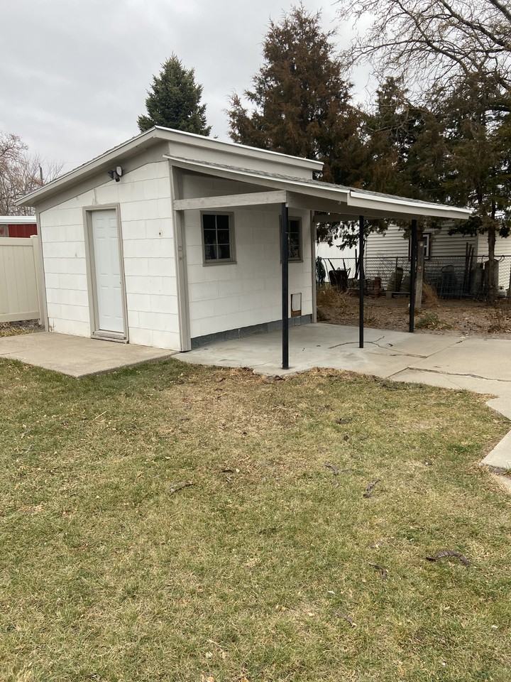 3211 W 9th St - Photo 3 of 13