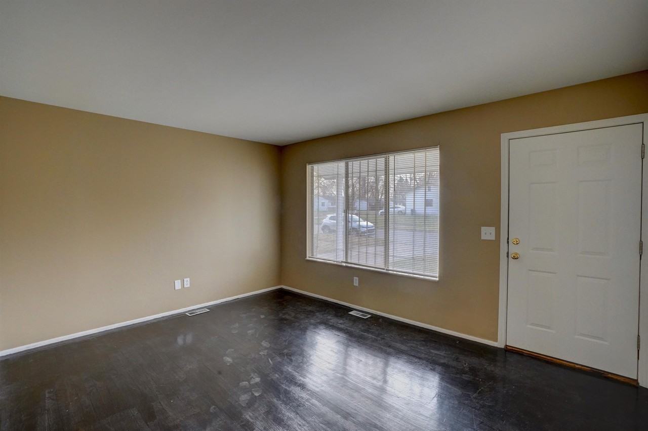 2106 Janice Dr - Photo 3 of 29