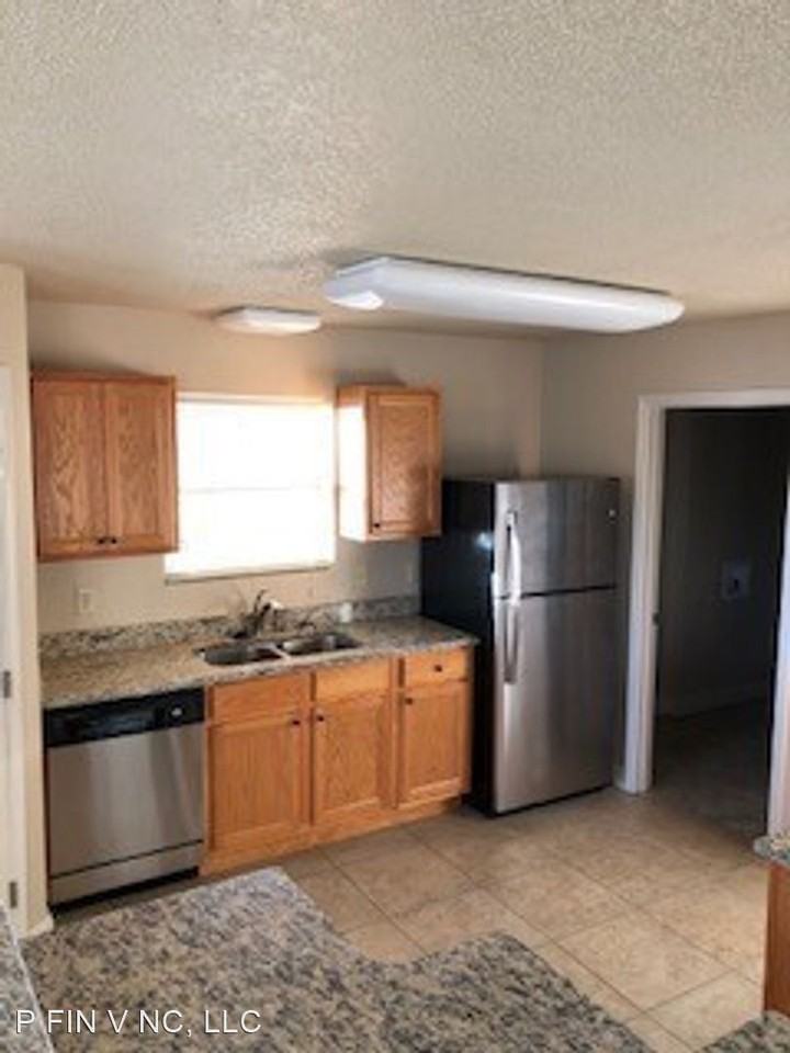 203 Barrow Ct - Photo 2 of 15