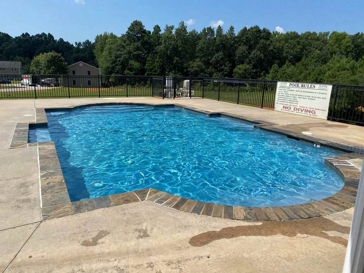 1301 Spring Chase Dr N - Photo 2 of 4