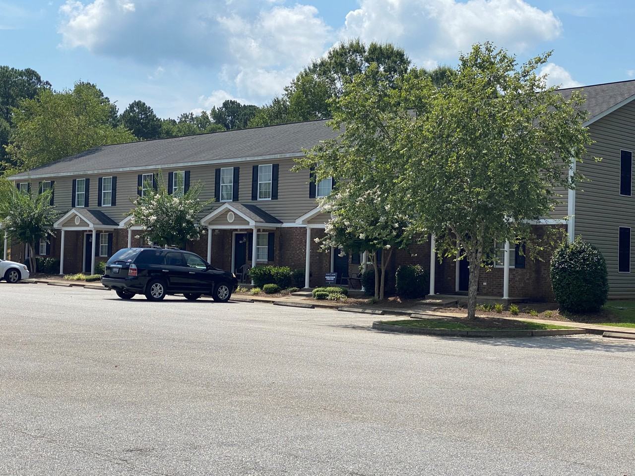 1301 Spring Chase Dr N - Photo 3 of 4