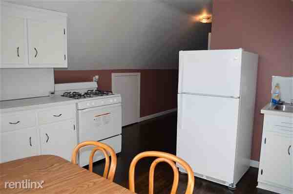 576 Midland St - Photo 2 of 9