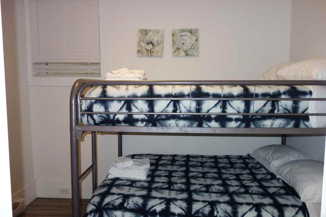 748 Av Bloomfield - Photo 3 of 13