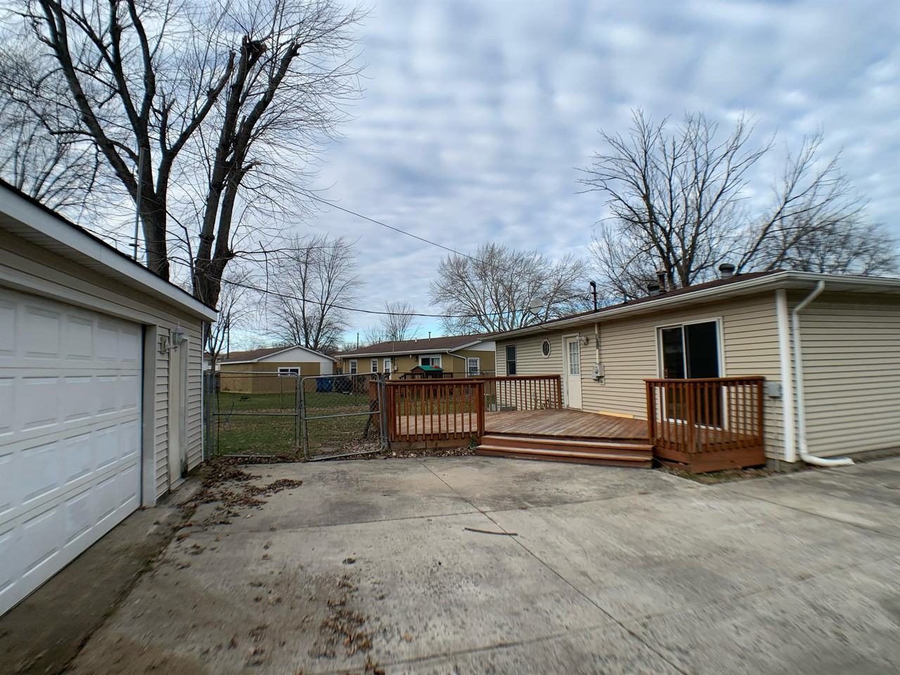 7724 Mount St - Photo 2 of 13