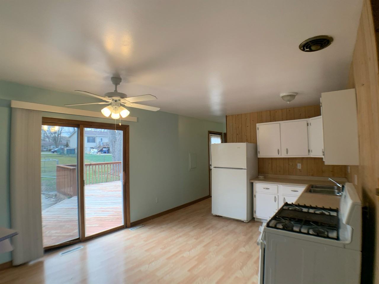 7724 Mount St - Photo 3 of 13