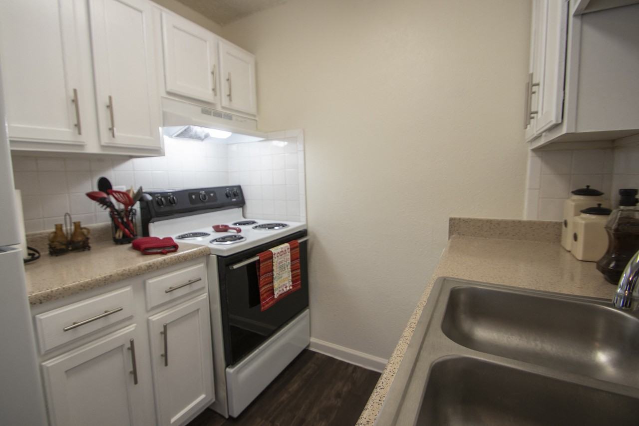 Princeton Court - Photo 2 of 45